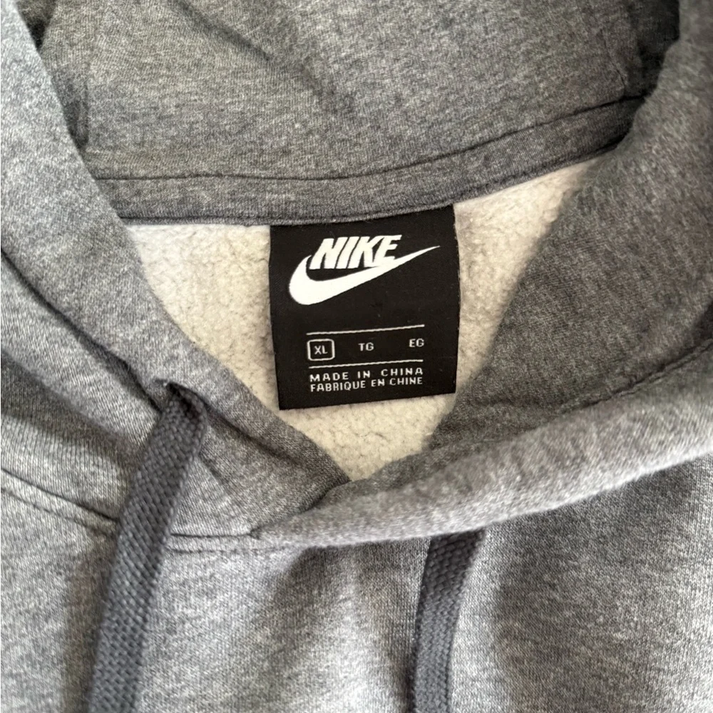 Nike Gray Sweatshirt Classic Pullover Design - Picture 3 of 4